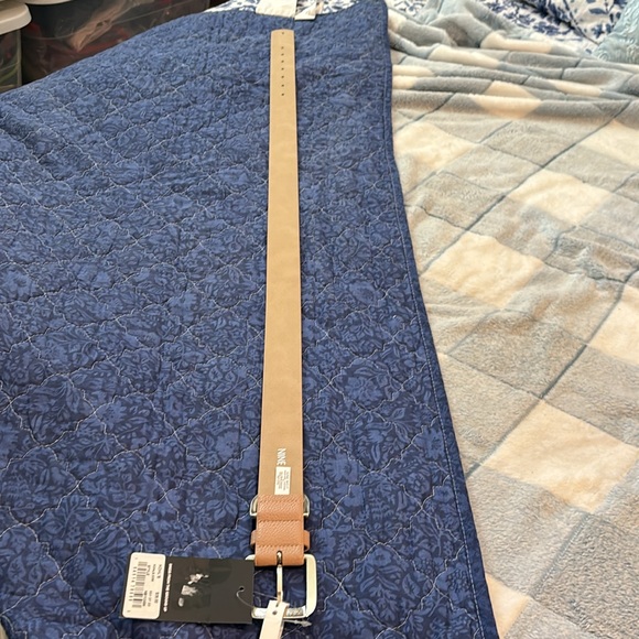 Nine West Women’s Belt Size Medium Tan Silver Buckle - Picture 3 of 9